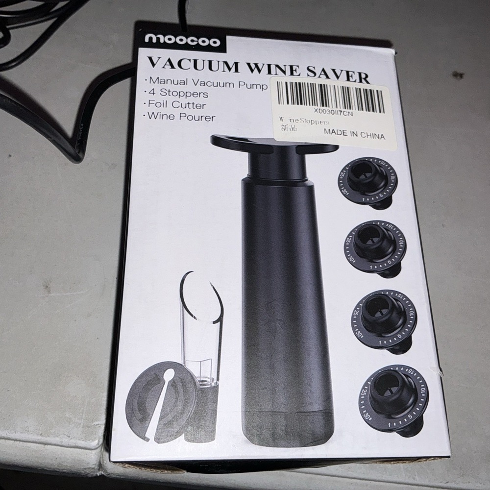Premium 7-in-1 Wine Gift‎ Set, Includes Wine Saver Pump with 4 Stoppers MooCoo